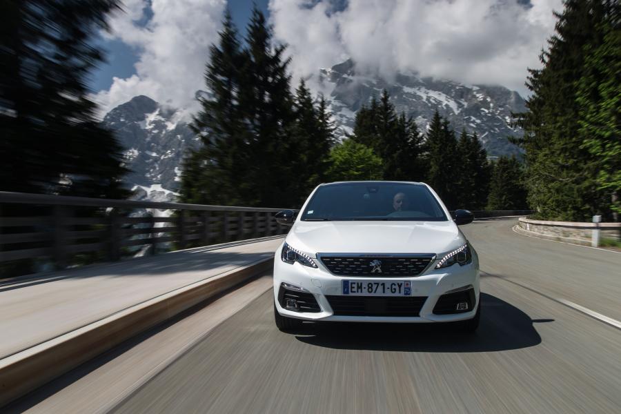  Peugeot 308 GT Line 2017 года  (WW) (фото 13 из 45)